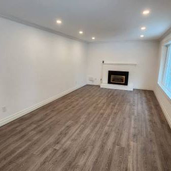 Beautifully Renovated 2 bedroom, 1 bath Upper Suite - Photo 4