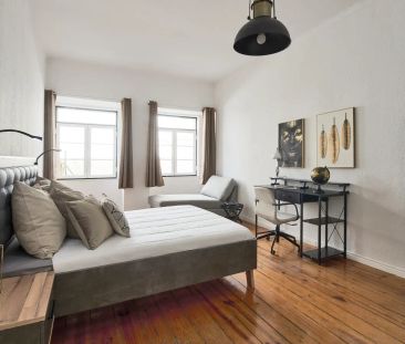 Room in a shared 13-bedroom apartment for rent in Lisbon. - Foto 5
