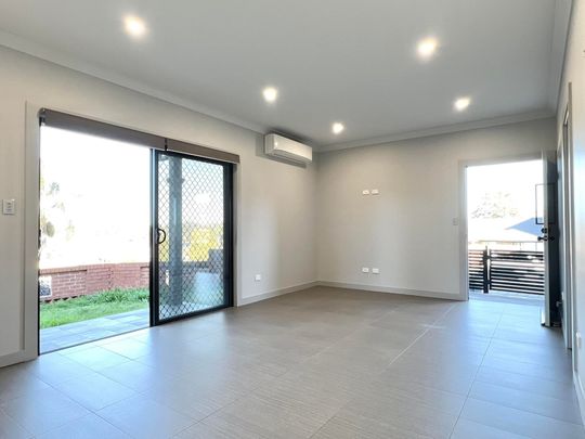 Modern Street-Front Granny Flat &vert; Water & Lawn Maintenance Included&excl; - Photo 1