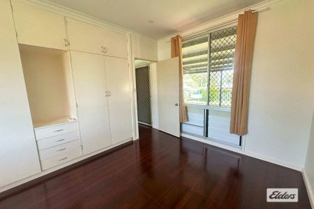 Spacious & Secure 3-Bedroom Home – Walk to Schools! - Photo 4