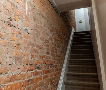 $1,399 / 2 br / 1 ba / 600 sqft 210 Wilson st unit A - Photo 2