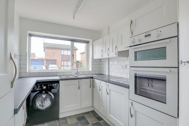 2 bedroom detached bungalow to rent - Photo 1