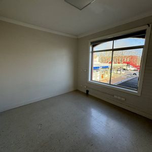 One bedroom unit in the heart of town - Photo 2