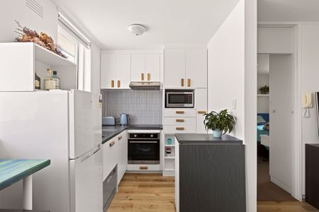 17/40 Ormond Road, Elwood VIC 3184 - Apartment For Rent | Domain - Photo 2