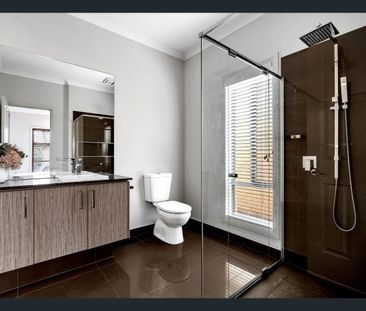 Quality Family Living Surrounded by Parkland. - Photo 3