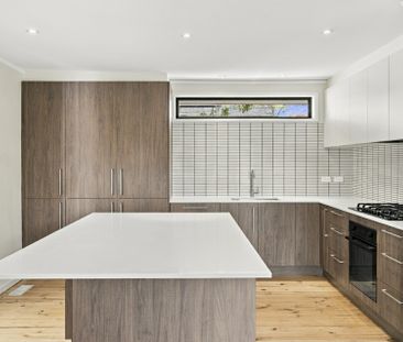Beautifully Renovated Home on a Generous Block! - Photo 5