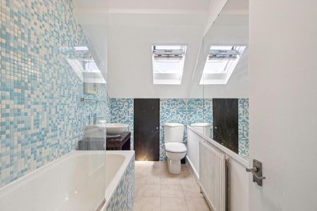 3 bedroom flat to rent - Photo 4