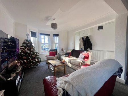 6 bedroom detached house to rent - Photo 2