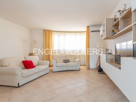 Eur- elegante appartamento con posto auto - Photo 2