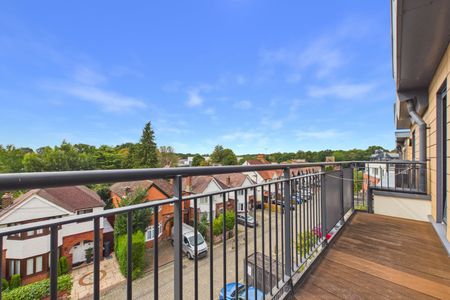 2 bedroom Flat in Centro, Camberley - Photo 3