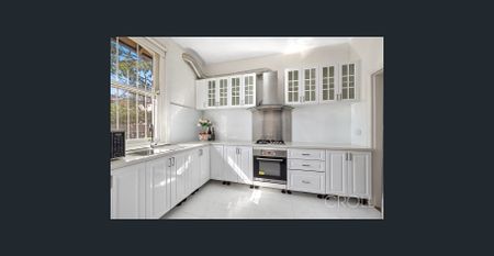 Charming Single Level Two Bedroom Garden Apartment - Photo 3