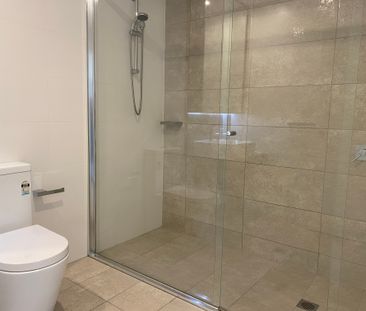 Top floor modern 1 bedroom unit - Photo 4