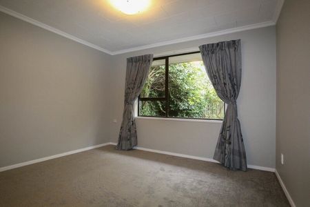 Riccarton – 3 bedroom Unit, Heat Pump, Garage - Photo 5