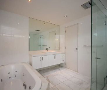 “EXTRAORDINARY TOWNHOUSE LIVING NEARBY THE BEACH” - Photo 2