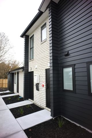 Fully furnished, self contained, studio room! - Photo 4