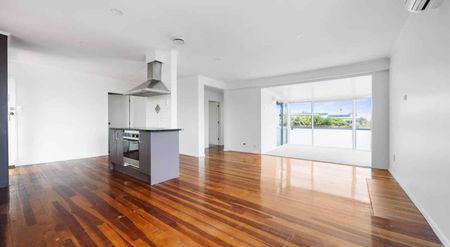 Coastal Charm & Freshly Renovated Space - Photo 2