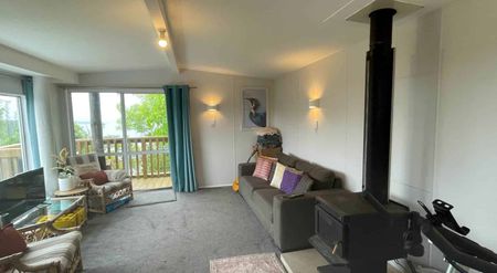 Cute family home in Doves Bay - Photo 3