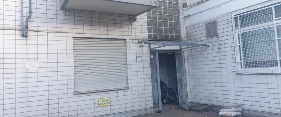 1 Zimmer mit Ladenfenster zum Hinterhof & WC Miete oder Mietkauf - Foto 1