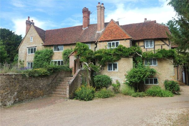 Charming Farmhouse in delightful rural setting with a wealth of character and outside space - Photo 1