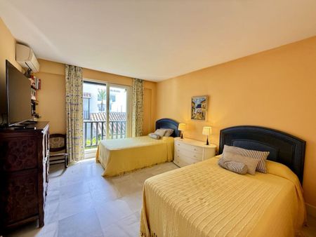 3 room luxury Villa for rent in Marbella, Andalusia - Photo 5