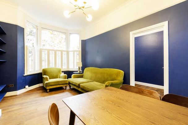 beautiful one bedroom with a large study within a beautiful period conversion - Photo 1