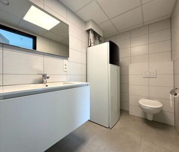 Modern 1-slaapkamerappartement met staanplaats te huur in Maasmechelen - Photo 3