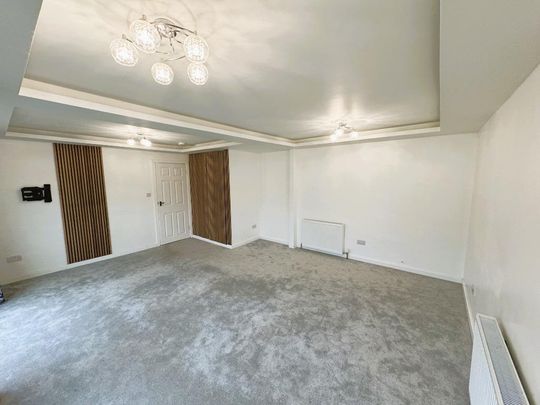 4 bedroom detached house to rent - Photo 1