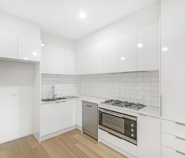 MODERN TOWNHOUSE! - Photo 3