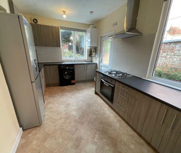 4 bedroom terraced house to rent - Photo 3