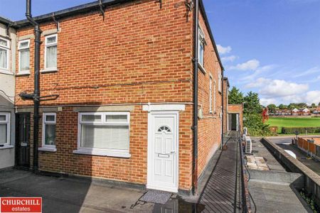 2 bedroom flat to rent - Photo 2