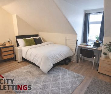 5 Bedroom Mid Terraced House - Photo 2