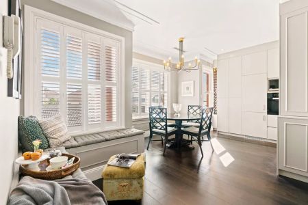 Harbour-View Elegance in a Boutique Art Deco Gem - Photo 5