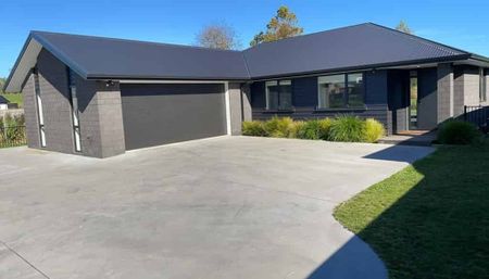 Happy Family Home - Photo 2