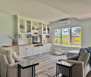 SPACIOUS BEACHSIDE APARTMENT - Photo 2