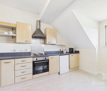 2 bedroom penthouse to rent - Photo 3