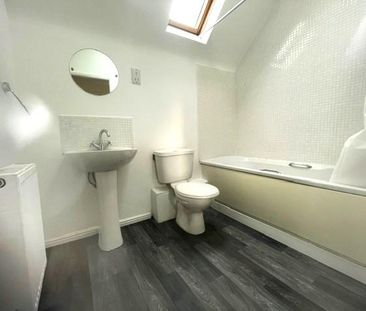 2 bedroom coach house to rent - Photo 5