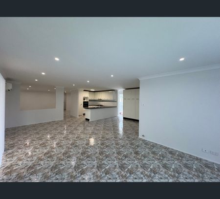 16 Bergalia Close, Prestons, NSW 2170 - Photo 2