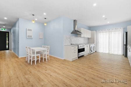 Room 8/9 Nyora Grove, Mount Helen - Photo 2