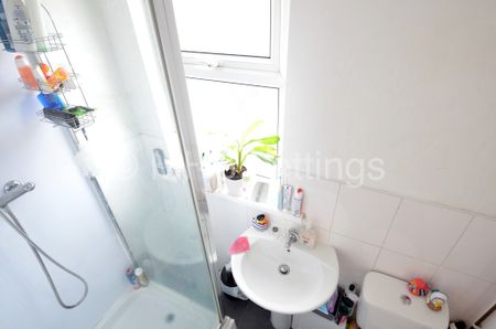 2 Bedroom Flat for rent in Back Brudenell Grove - Photo 2