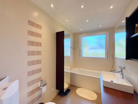 Magnifique villa 6p / 4 CHB + bureau / Jardin avec piscine - Photo 5