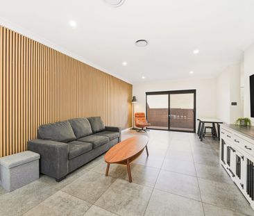 Stunning presentation in this fully renovated FURNISHED residence - Photo 1
