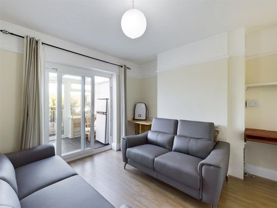 Bevendean Crescent, Brighton - Photo 1