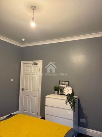 1 bedroom in a house share to rent - Photo 2