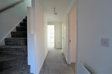 4 bedroom semi-detached house to rent - Photo 5