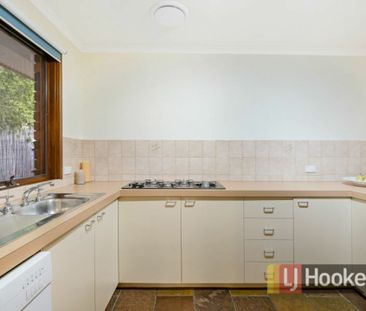 32 Beckington Crescent, Hampton Park VIC - Photo 2