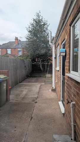 2 bedroom semi-detached house to rent - Photo 2