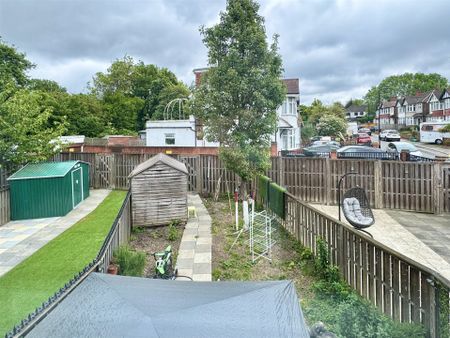 Beechwood Gardens, London - Photo 4