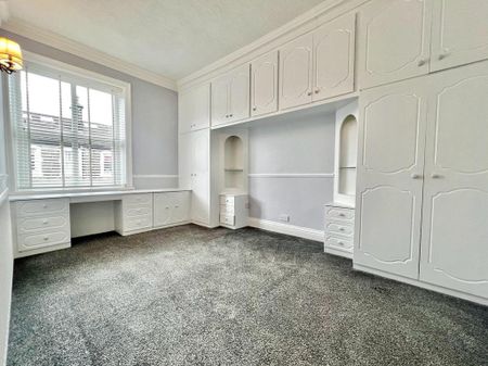 3 bedroom end of terrace house to rent - Photo 2