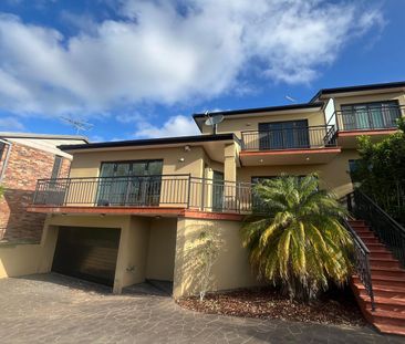 Modern 4-Bedroom Duplex with River Views | Spacious Family Living - Photo 4