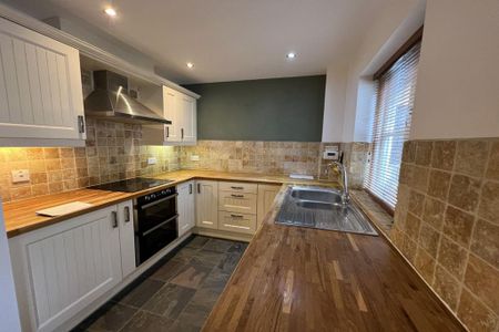 3 bedroom terraced house to rent - Photo 5